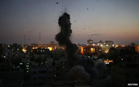 Các cuộc tấn công ở Gaza kéo dài đến sát giờ ngừng bắn